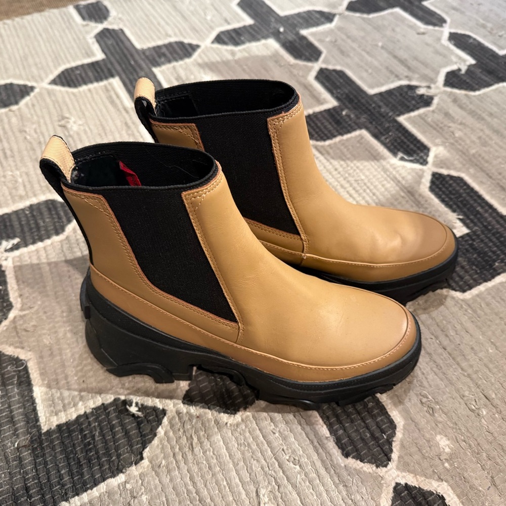 Sorel Tan Leather Chelsea Boot with Black Lug Sole